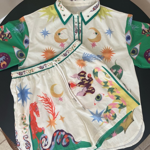 Women’s Matching Set! Blouse + Pocketed Shorts Unique Print Vacation/Resort Wear - Picture 2 of 8